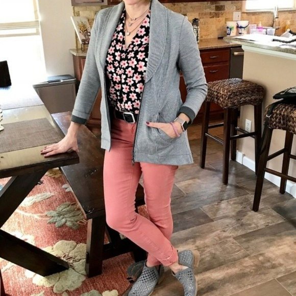 EUC CAbi Harmony Blouse- Medium - Picture 2 of 4